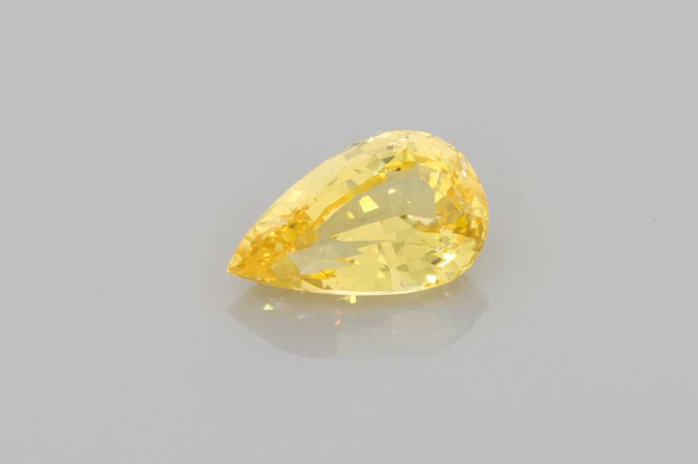 1.48 Karat Tropfen Form Sapphire Gemstone 1.48 Karat Tropfen Form Sapphire Gemstone
