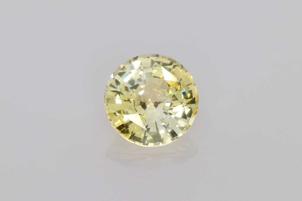 2.09 Karat Brillant Form Sapphire Gemstone 2.09 Karat Brillant Form Sapphire Gemstone