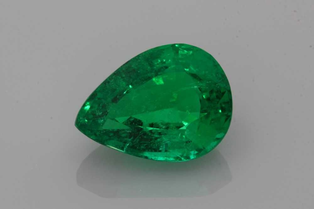 4.49 Karat Tropfen Form Emerald Gemstone 4.49 Karat Tropfen Form Emerald Gemstone