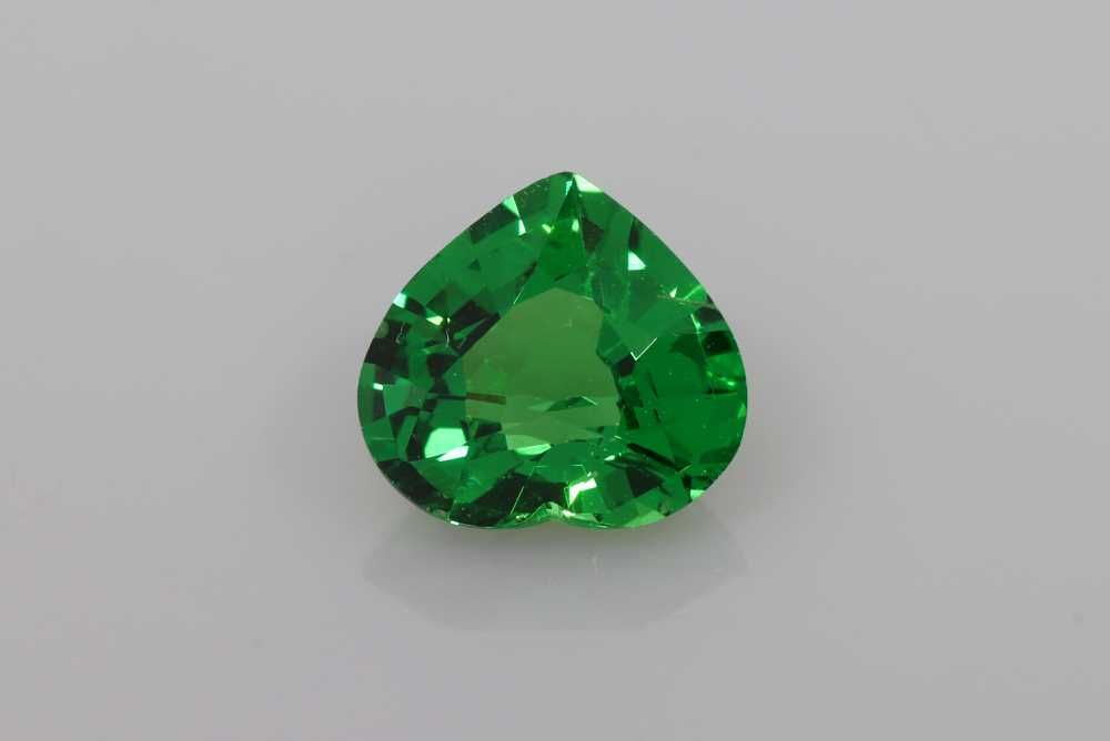 2.11 Karat Herz Form Garnet Gemstone 2.11 Karat Herz Form Garnet Gemstone