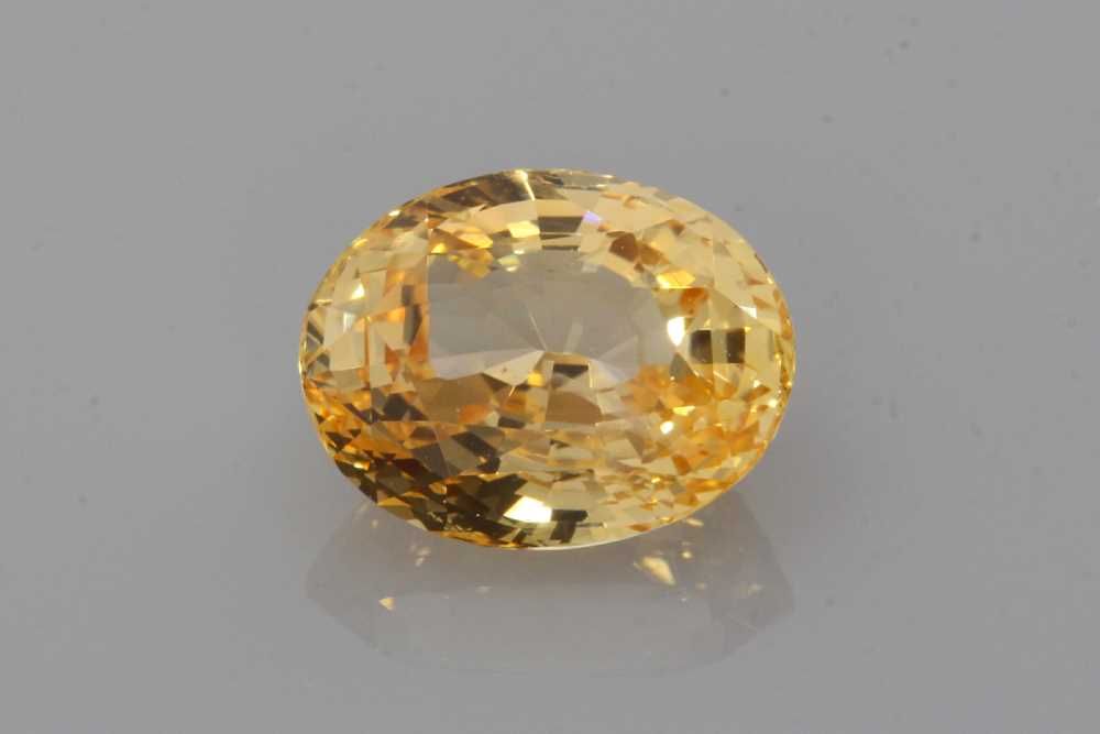 3.04 Karat Oval Form Sapphire Gemstone 3.04 Karat Oval Form Sapphire Gemstone