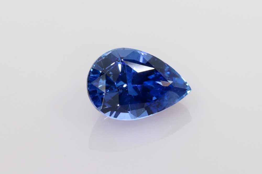 2.08 Karat Tropfen Form Sapphire Gemstone 2.08 Karat Tropfen Form Sapphire Gemstone