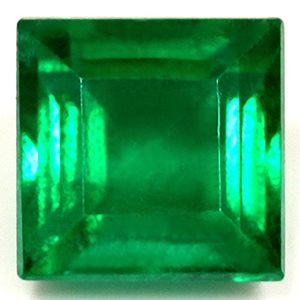0.8 Karat Quadrat Form Emerald Gemstone 0.8 Karat Quadrat Form Emerald Gemstone