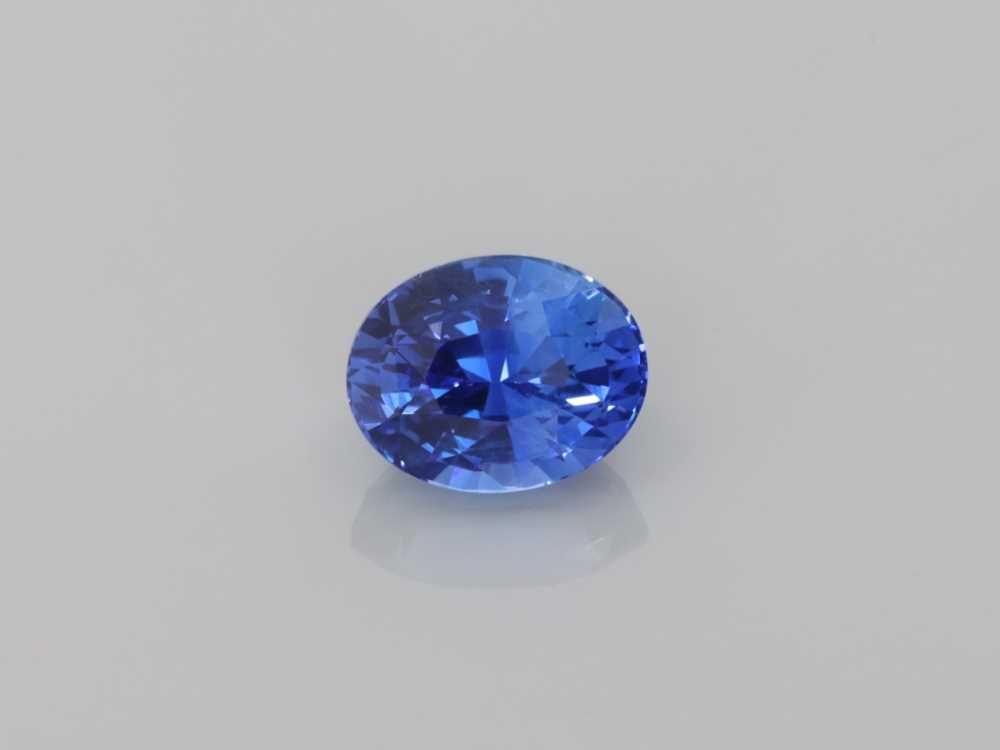 1.71 Karat Oval Form Sapphire Gemstone