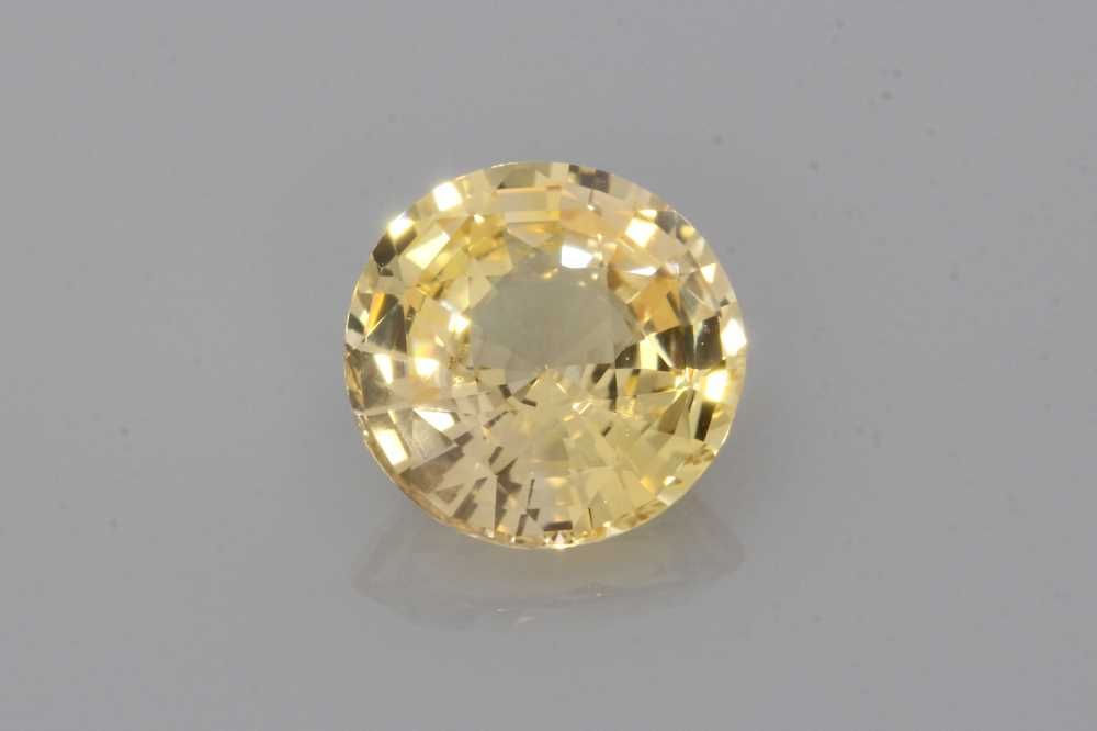 2.08 Karat Brillant Form Sapphire Gemstone