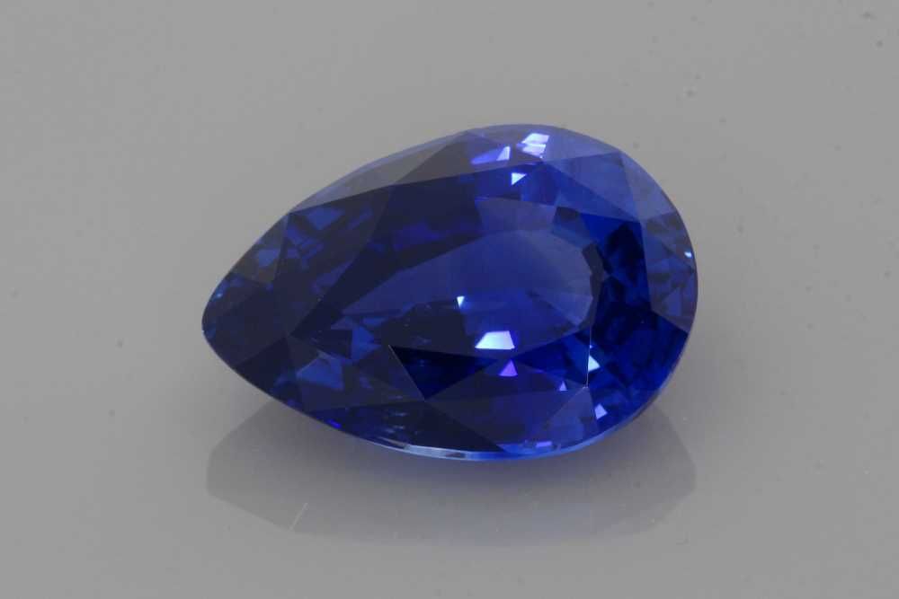 5.53 Karat Tropfen Form Sapphire Gemstone
