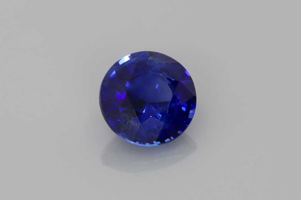 0.74 Karat Brillant Form Sapphire Gemstone