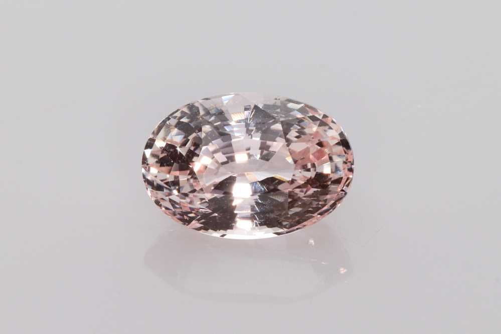 3.53 Karat Oval Form Sapphire Gemstone