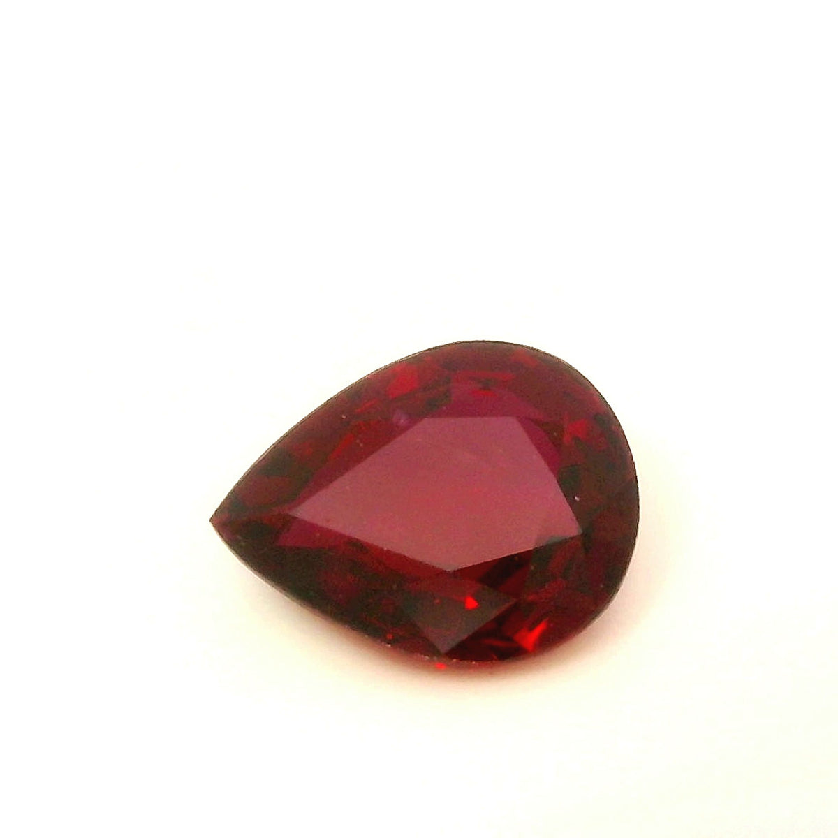 0.85 Karat Tropfen Form Ruby Gemstone