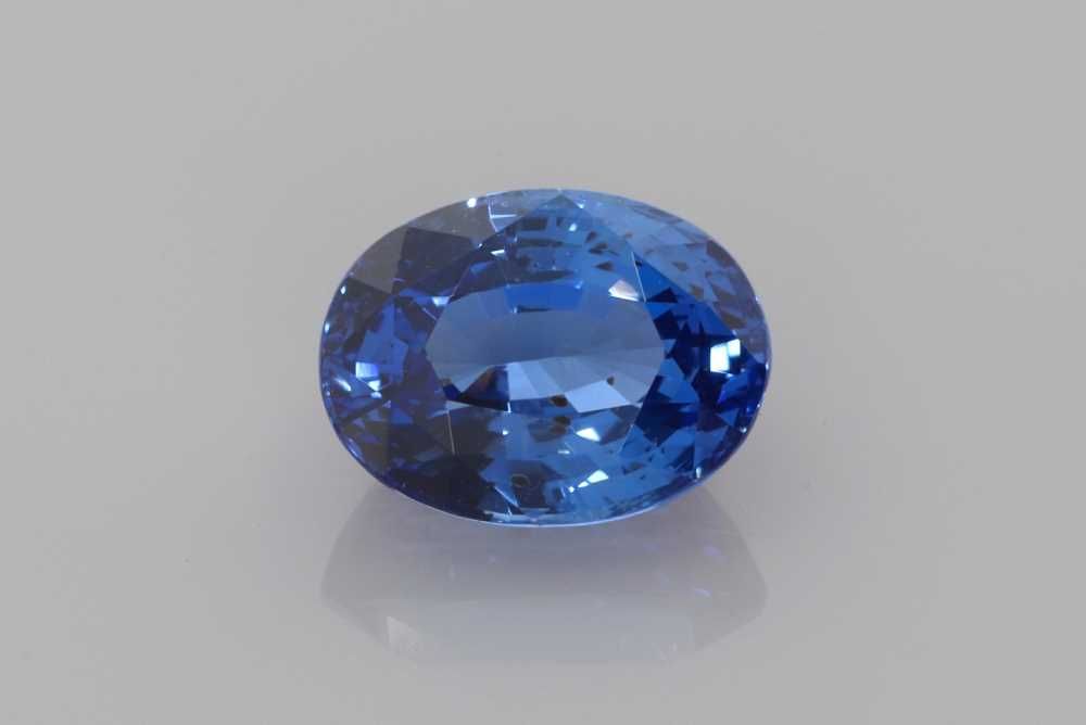 2.62 Karat Oval Form Sapphire Gemstone