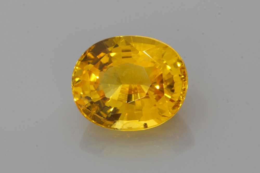 3.32 Karat Oval Form Sapphire Gemstone